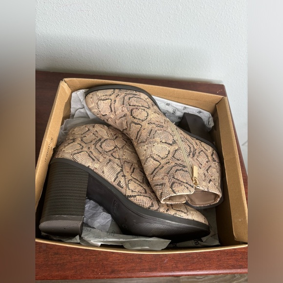 Barn Babe New in box snakeskin print booties sz 9 - Picture 4 of 8